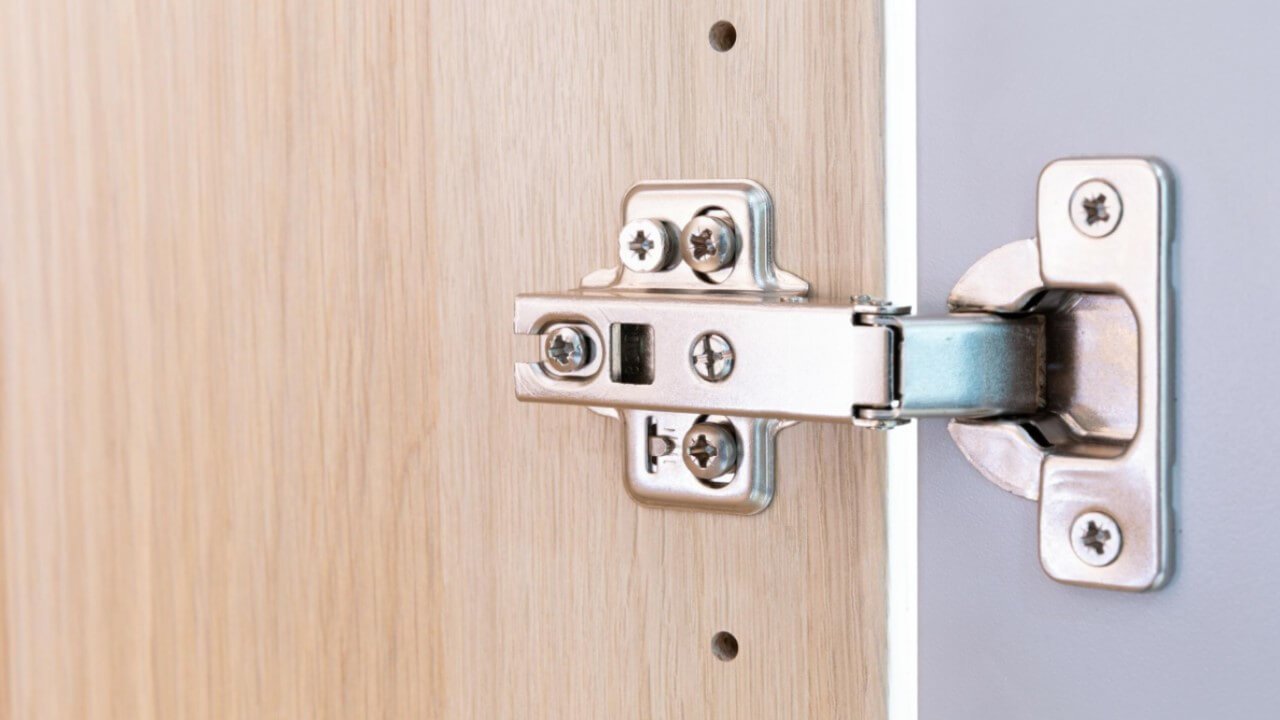 Scharniere einstellen: So machst Du es richtig