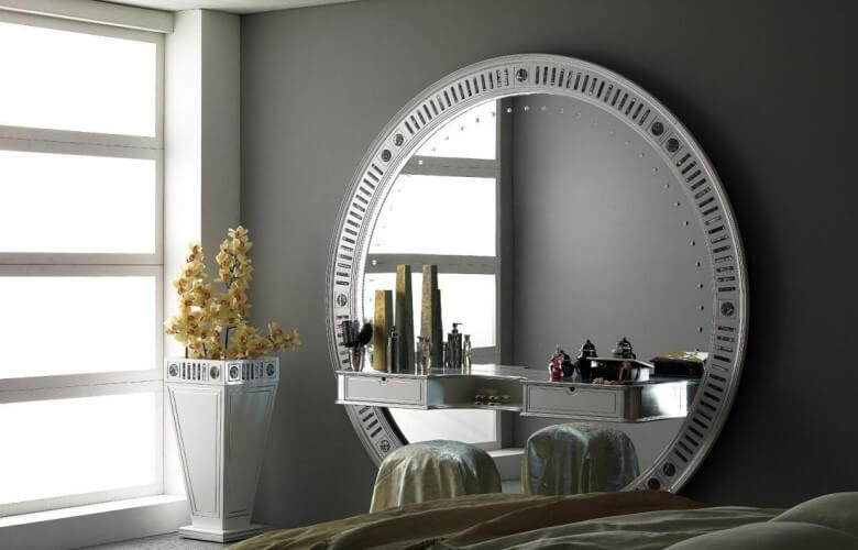 Schlafzimmer Ideen: Nutze einen großen Spiegel