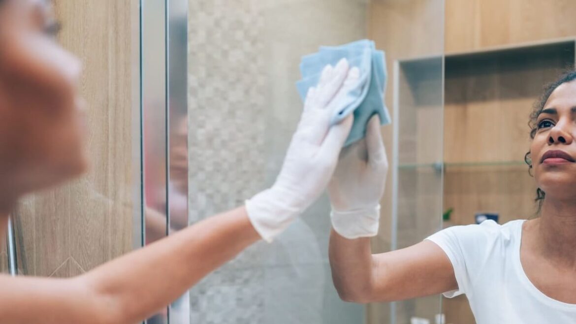 Kratzer aus Glas entfernen: Das hilft Dir wirklich