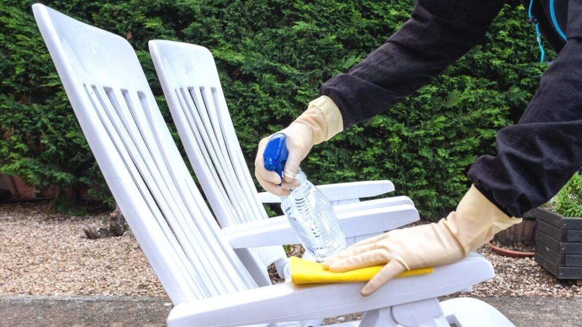 Plastikstühle reinigen: So machst Du es Schritt für Schritt