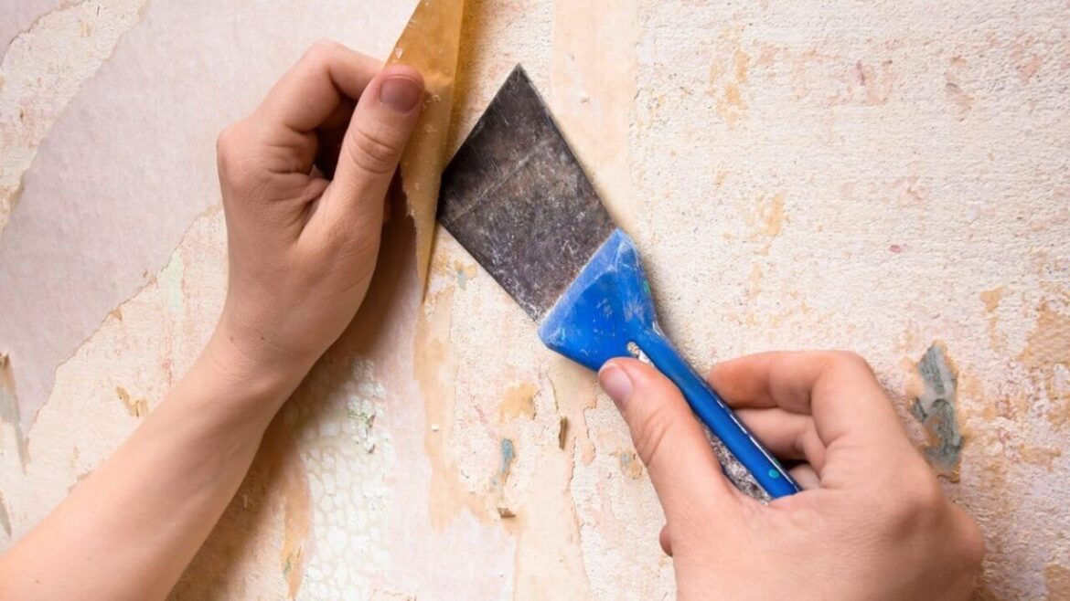 Alte Tapete entfernen: 3 effektive Methoden